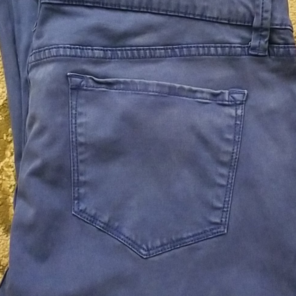 JC Penny Blue Jeans 💟 - Picture 4 of 7